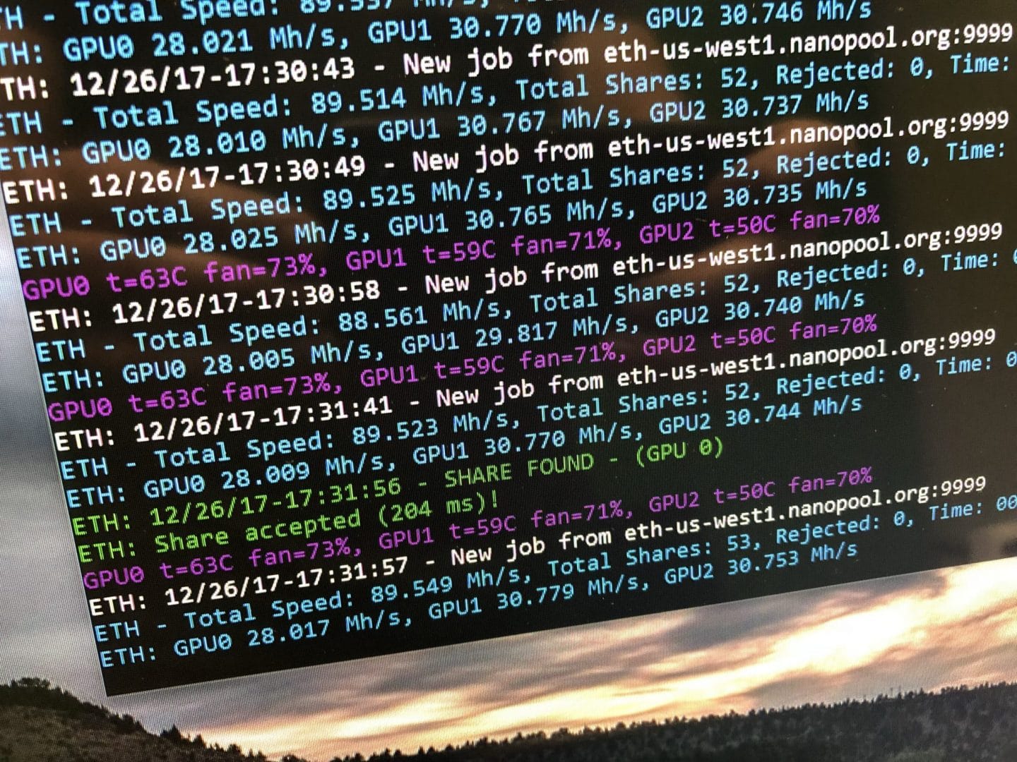 3 CARD SAPPHIRE NITRO+ RX 580 BUILD IS LIVE & MINING ETHEREUM