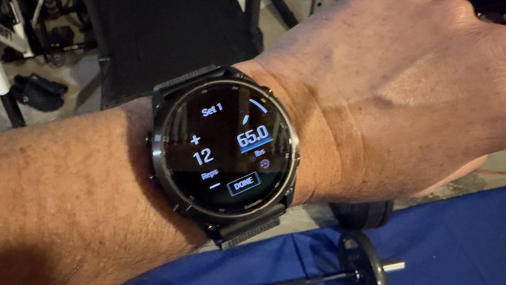 Fenix 9 Pro strength training mode recording reps and weight for a set